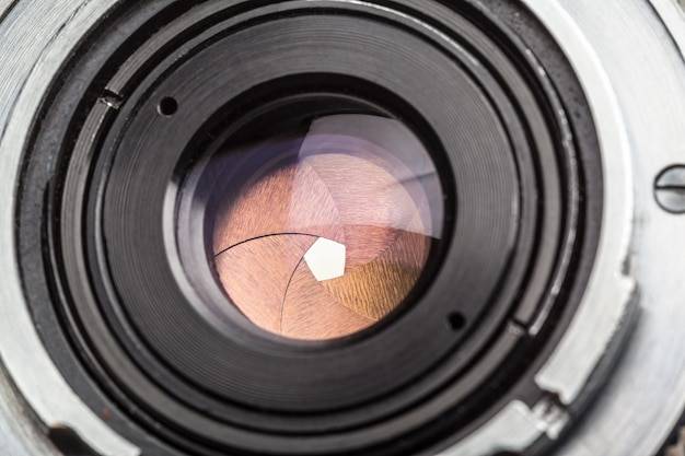 Jaki obiektyw do portretów APS-C sprawdzi się w codziennej fotografii?