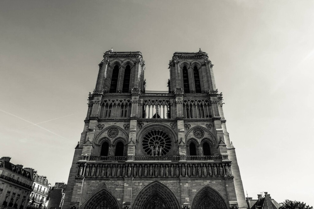 Jaki styl ma katedra Notre Dame i czym się wyróżnia?