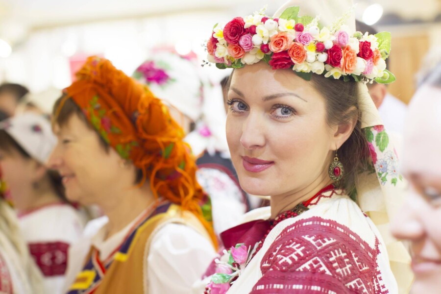 Jakie są zwyczaje ludowe w Polsce i skąd się wzięły?
