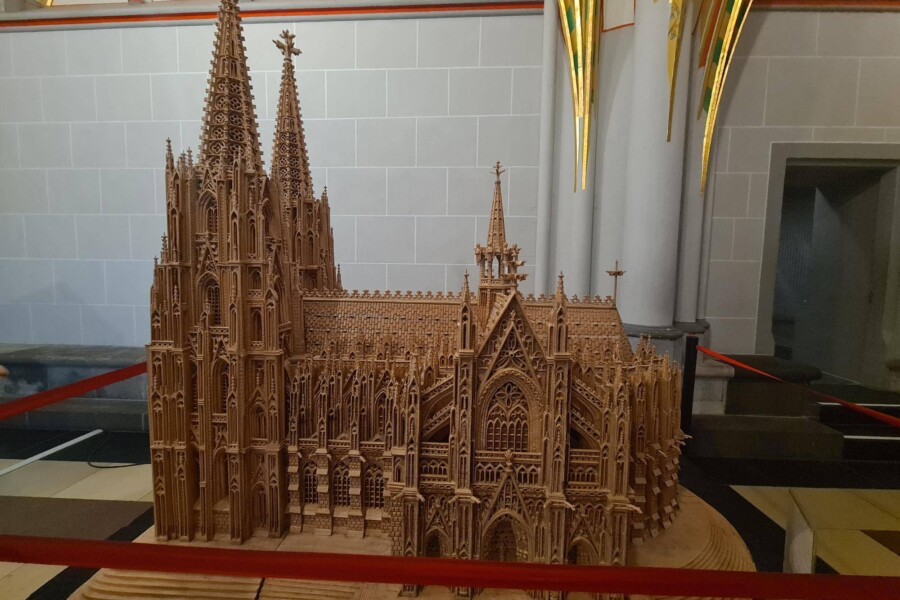 Sagrada Familia ile budują i dlaczego trwa to tak długo?