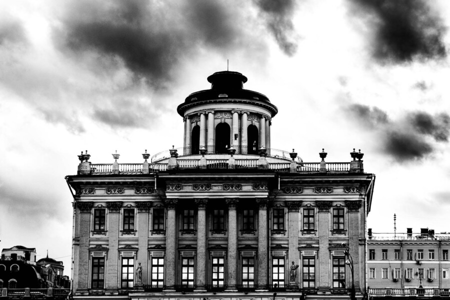 Pałac kultury ile osób zginęło podczas budowy?