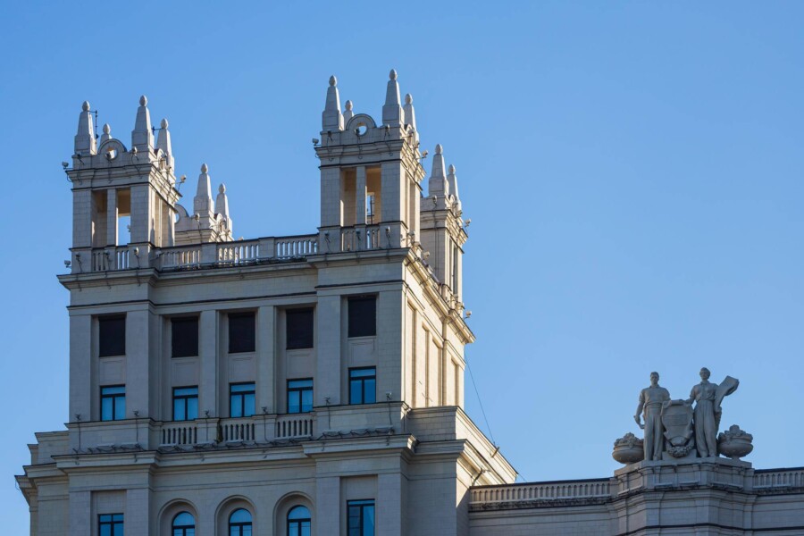 Pałac Kultury Warszawa ile pięter ma ten legendarny budynek?