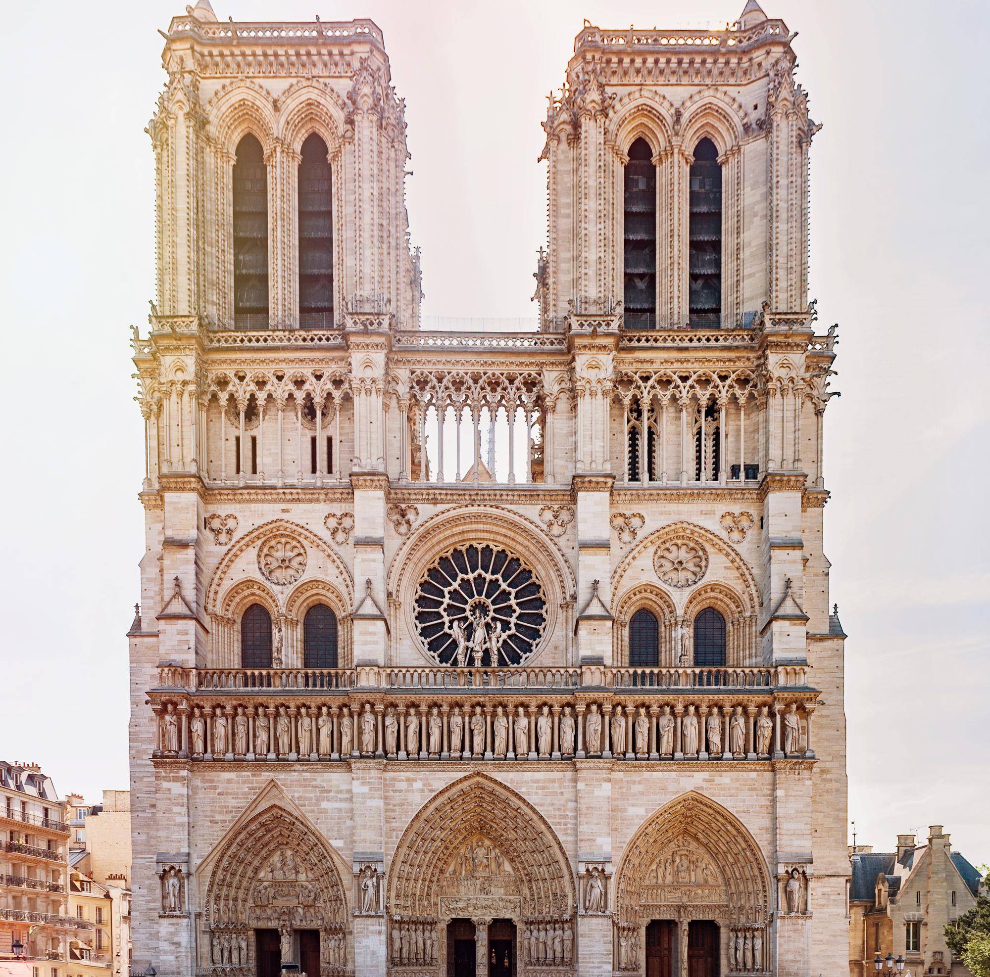 Co jest w katedrze Notre Dame i dlaczego budzi tyle emocji?