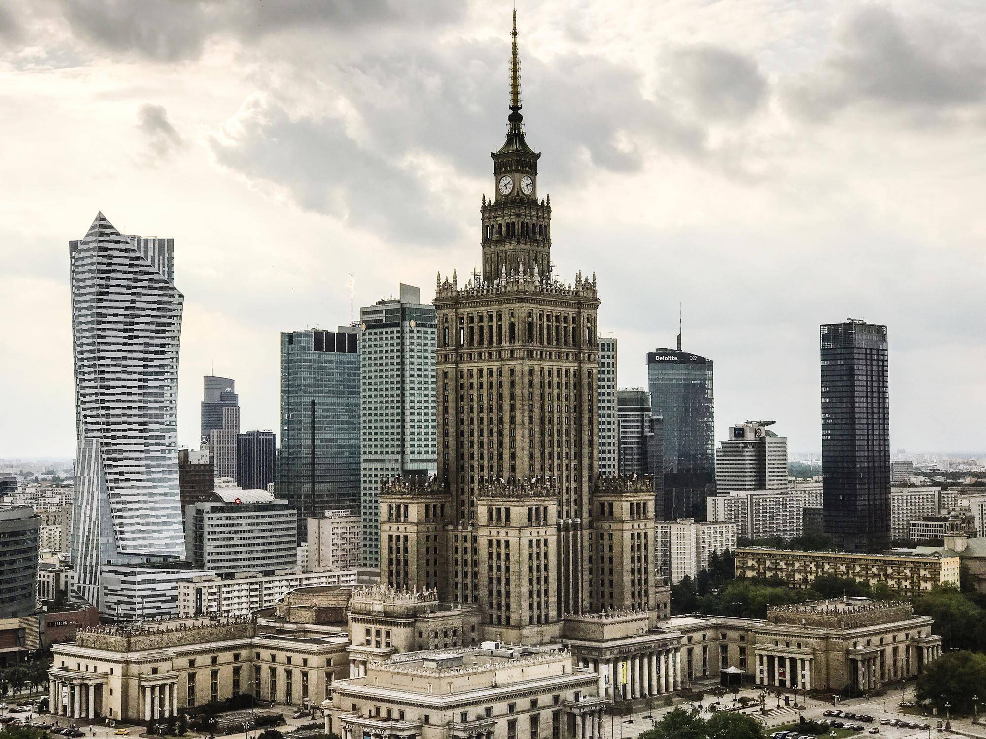 Jak wygląda Pałac Kultury i Nauki w Warszawie i co wyróżnia jego architekturę?