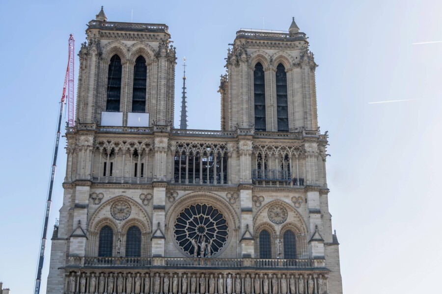 Notre Dame kiedy zbudowano i dlaczego jej historia wciąż fascynuje?