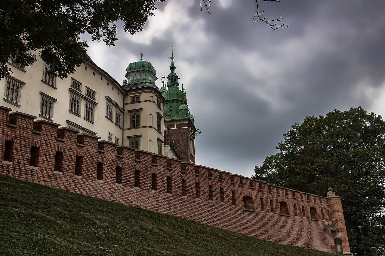 Co znajduje się na Wawelu w Krakowie i dlaczego warto to zobaczyć?