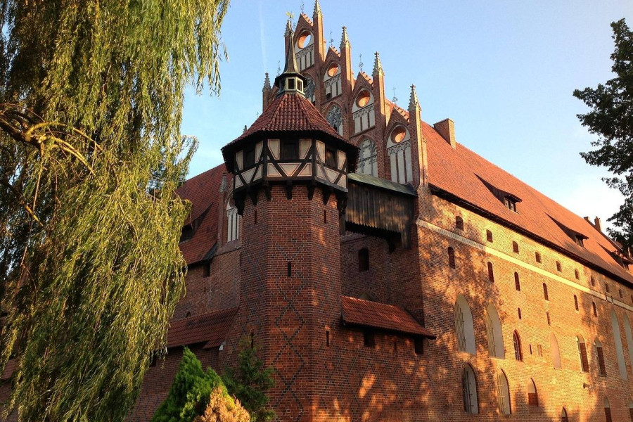Ile pokoi ma zamek w Malborku i jak są rozmieszczone?