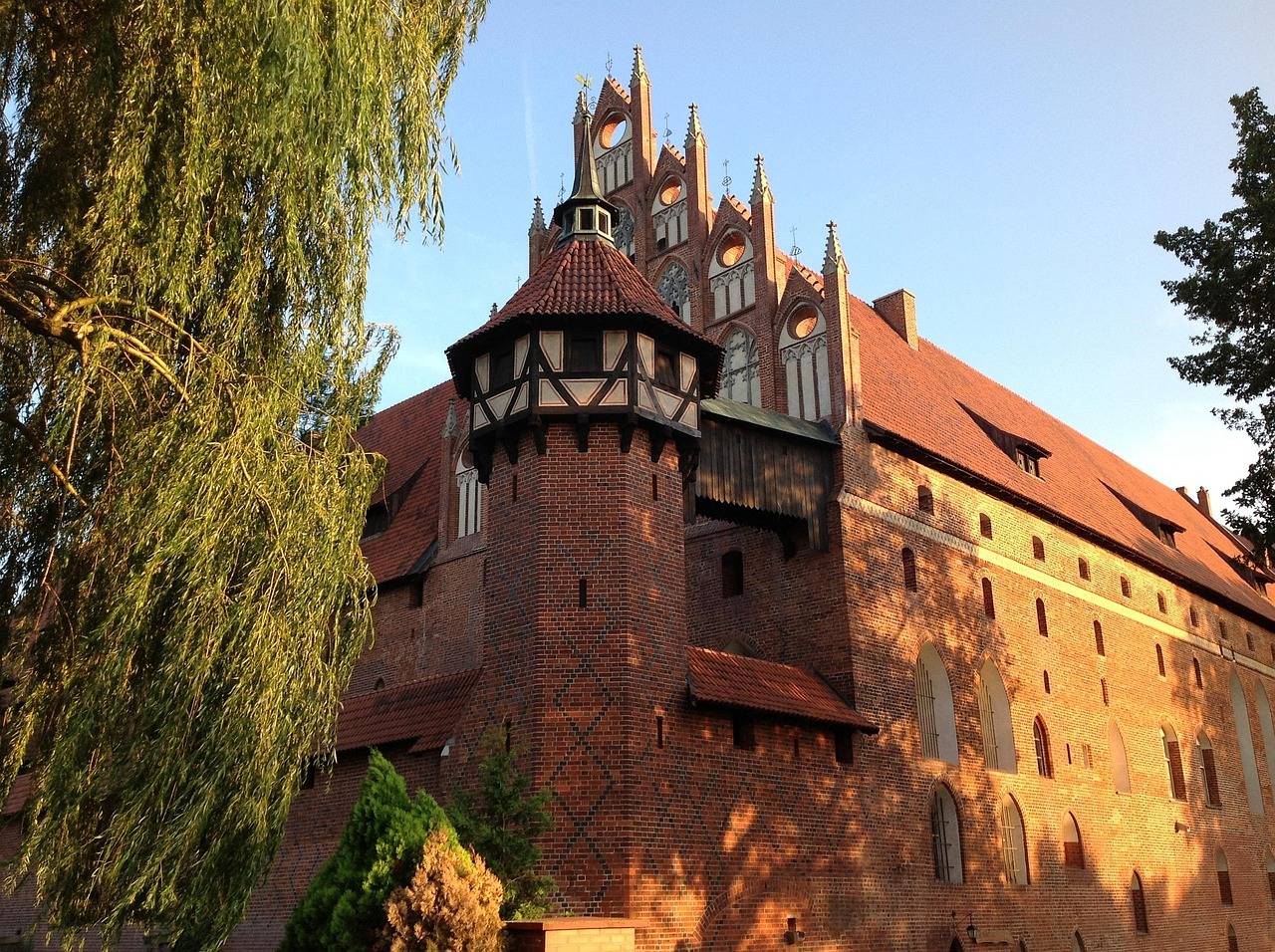 Ile pokoi ma zamek w Malborku i jak są rozmieszczone?