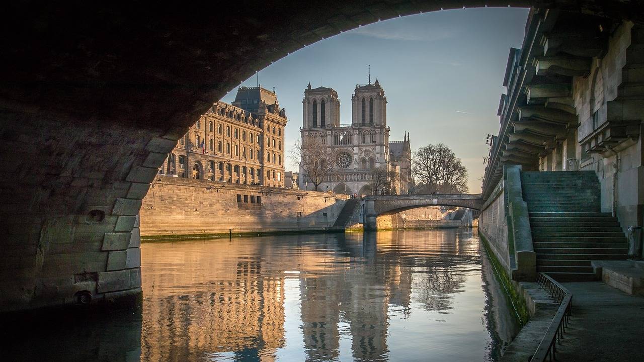 Jak budowano katedrę Notre Dame i co o tym wiemy?
