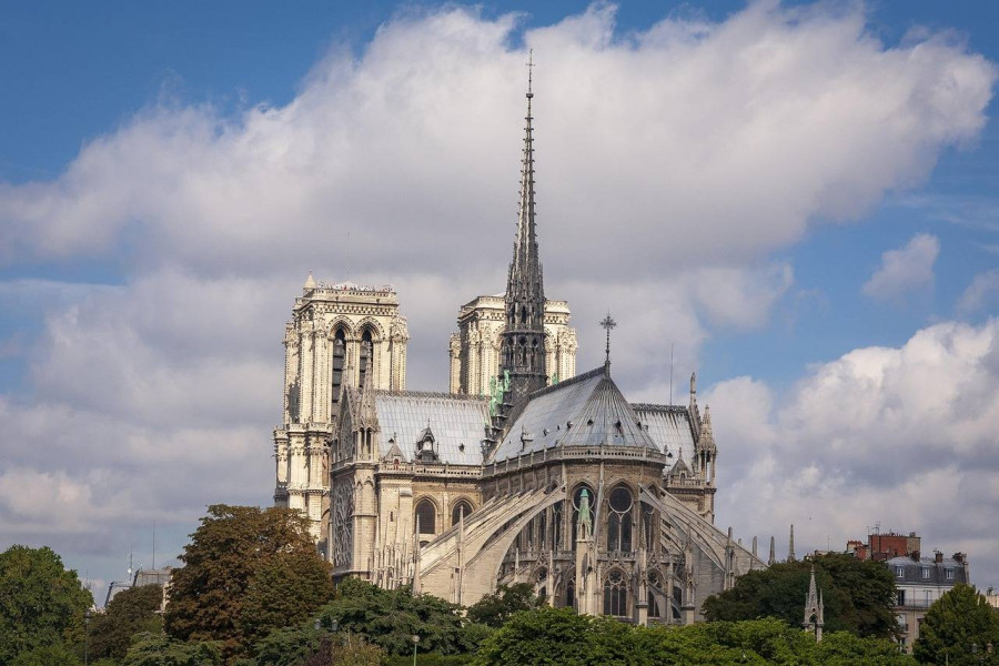 Kiedy wybudowano Notre Dame i co warto o tym wiedzieć?