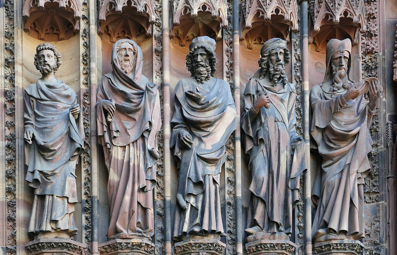 Kiedy zbudowano katedrę Notre Dame i jak powstała ta perła architektury?