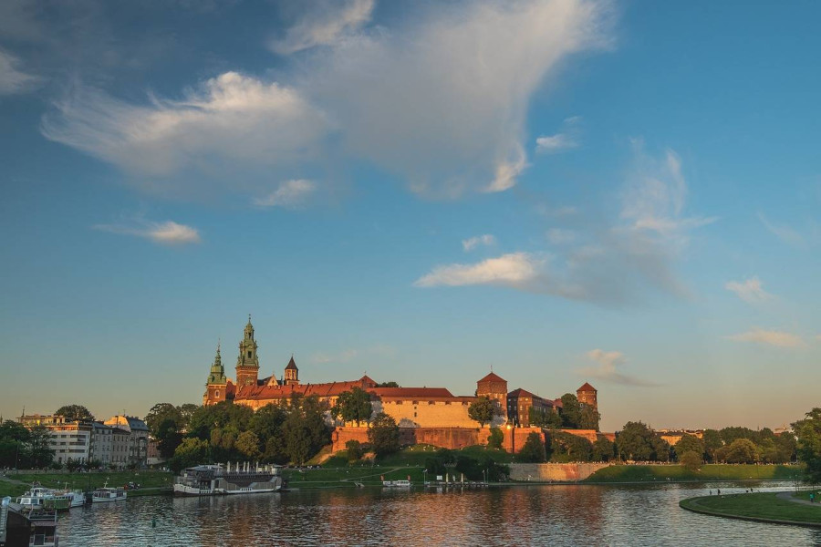 Z czego zbudowany jest Wawel i jakie materiały kryją jego mury?