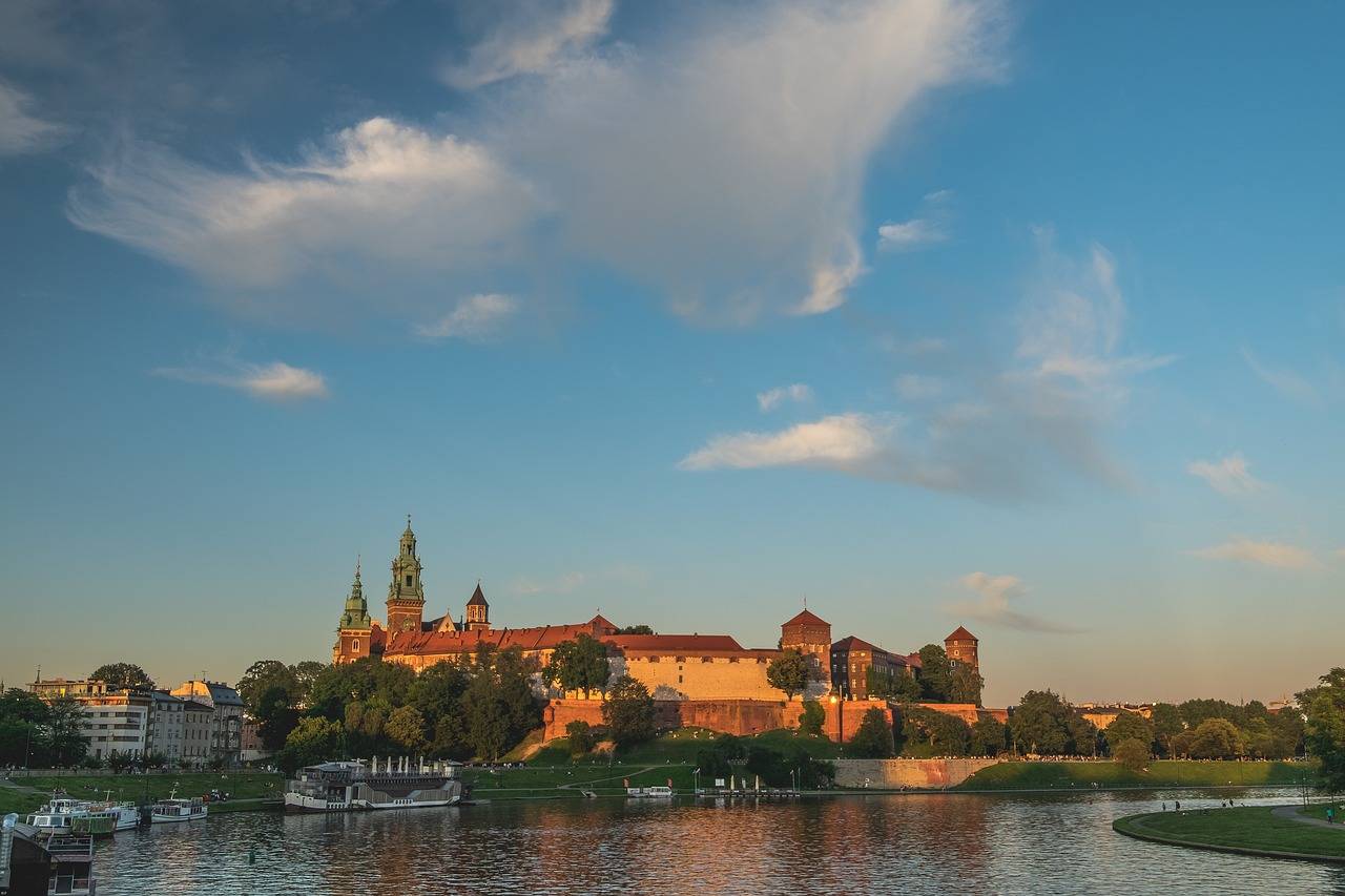 Z czego zbudowany jest Wawel i jakie materiały kryją jego mury?