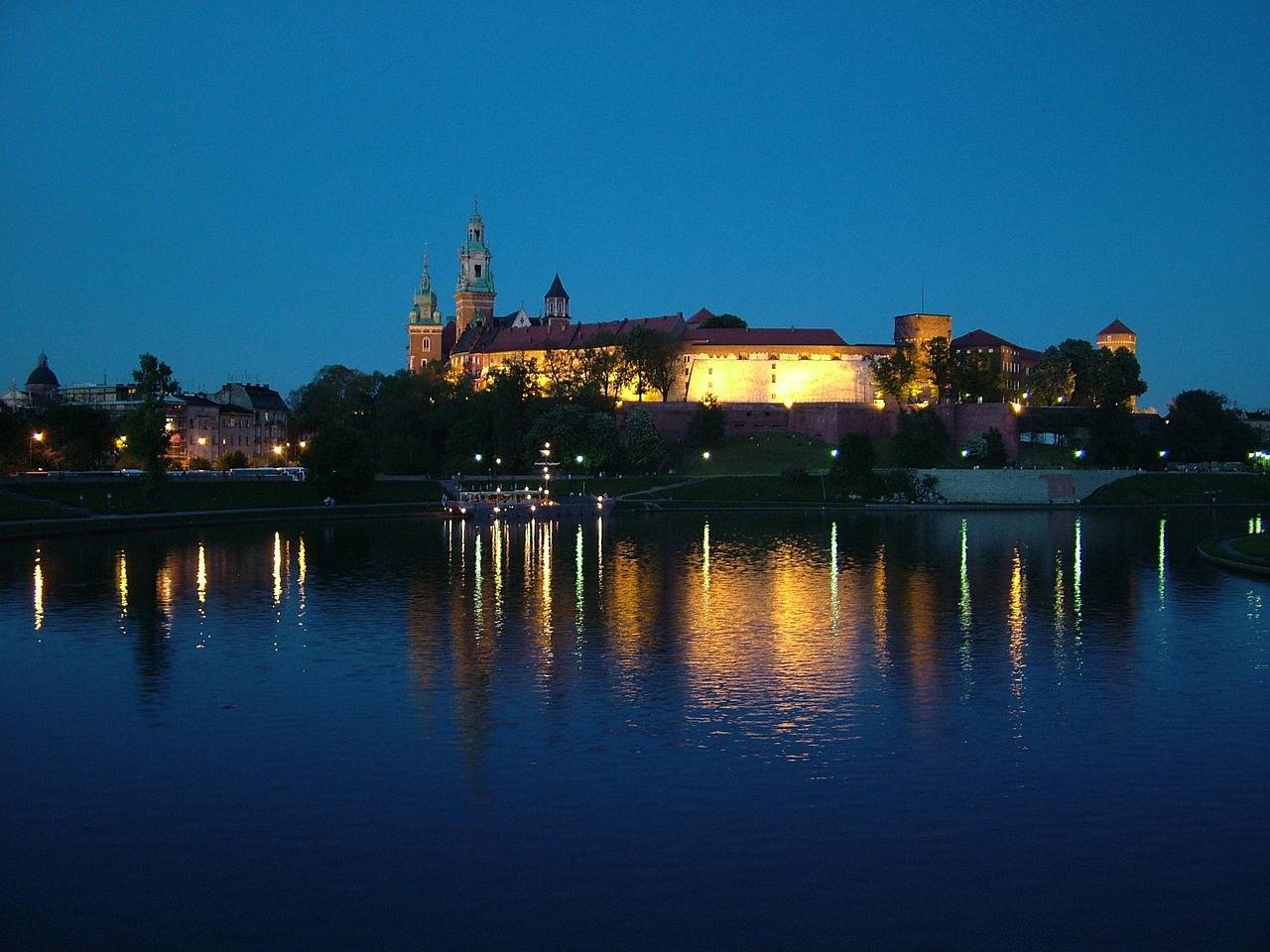 Zamek na Wawelu jaki styl architektoniczny wyróżnia tę budowlę?